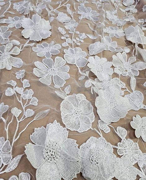 Кружево на сетке 3Д белое